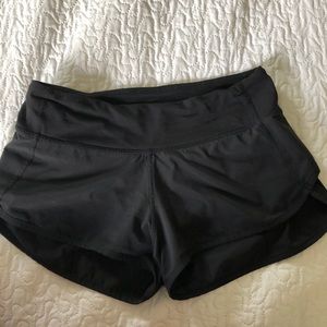 Lululemon “Speed Up short 2.5”